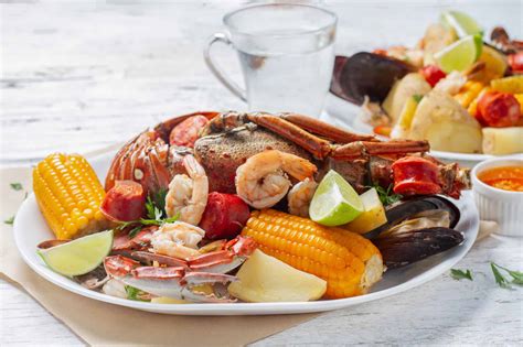 The Easiest Seafood Boil Recipe (7 Easy Steps!) .